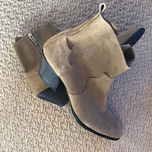 NWOT Zara leather booties